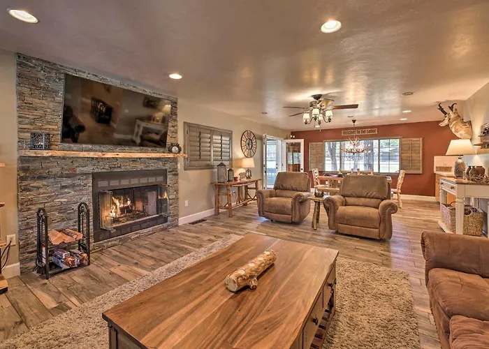 4 Mi To Woodland Lake: 2-story W/ Grill Holiday home