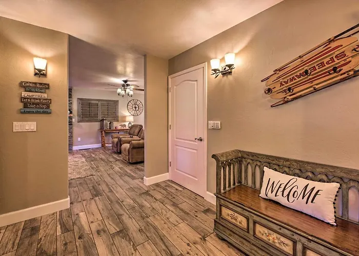 4 Mi To Woodland Lake: 2-story W/ Grill Holiday home